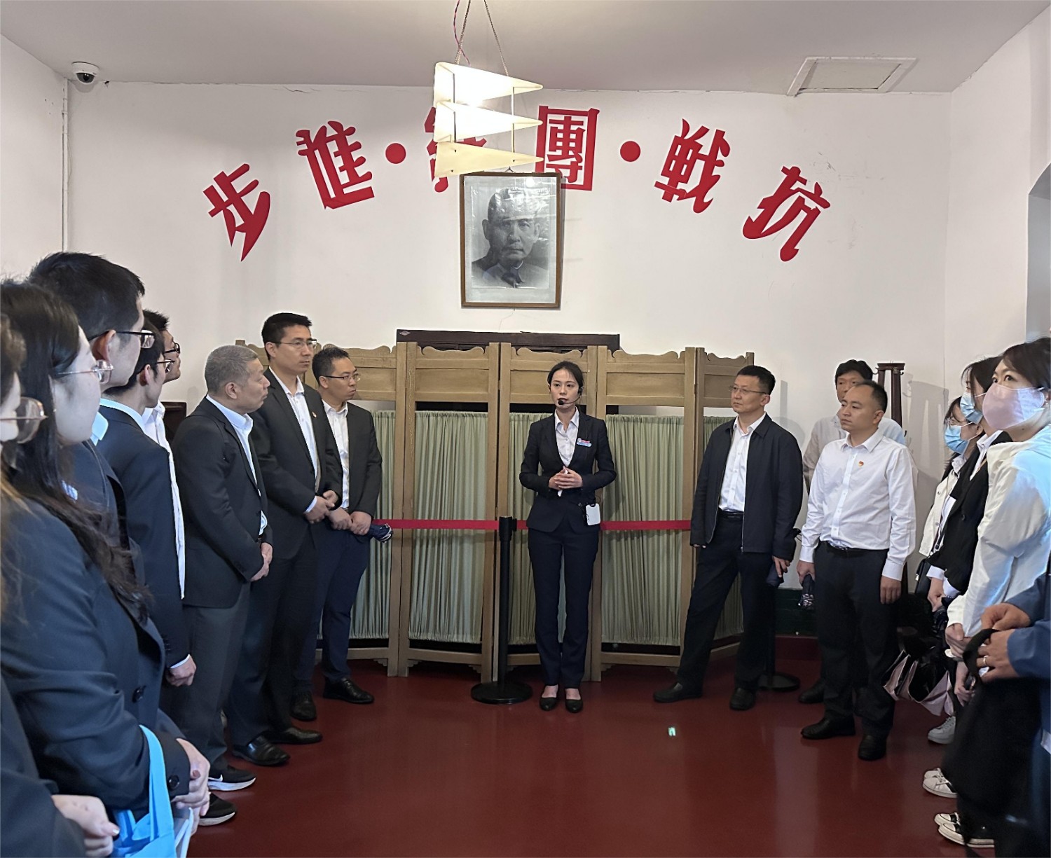 地下空间参观.jpg
