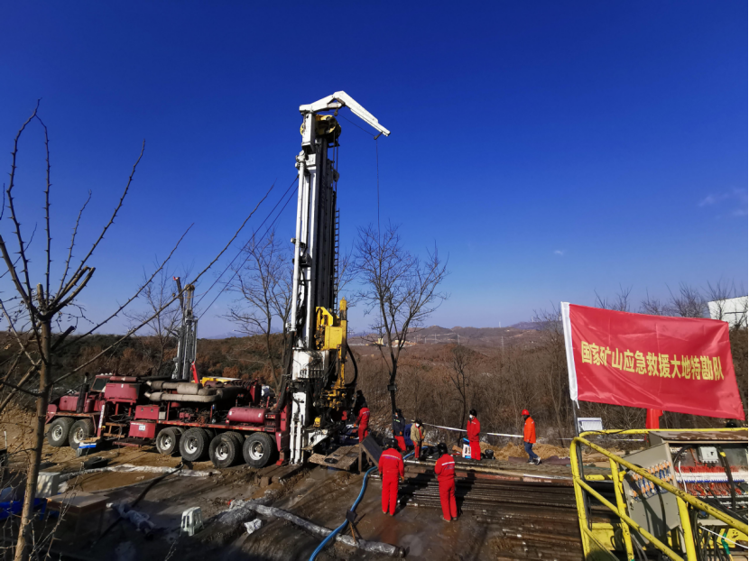 救援正在進行 總局國家礦山應急救援大地特勘隊打通棲霞一金礦救生孔（終稿）934.png
