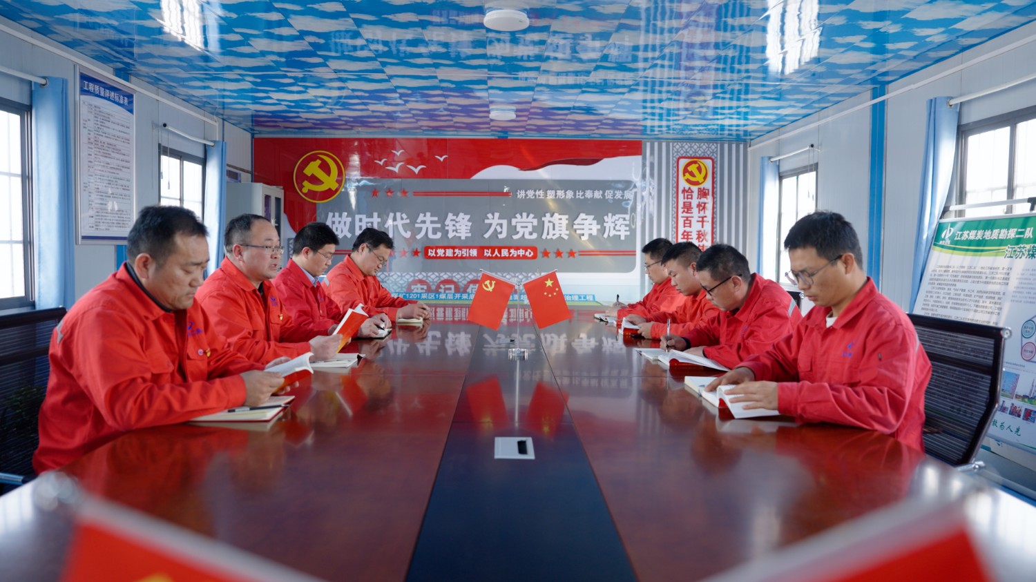 劉莊項目部集中學習黨的二十大精神.jpg